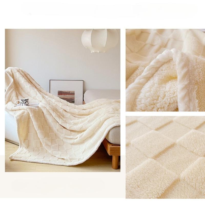 New Thickened Composite Taff Flannel Blanket for Comfortable Nap Double-sided Soft and Portable Not Easily Deformed Lamb Blanket