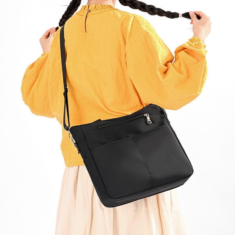 Large Capacity Lightweight Shoulder Bag Women's Commuter Tote Bag