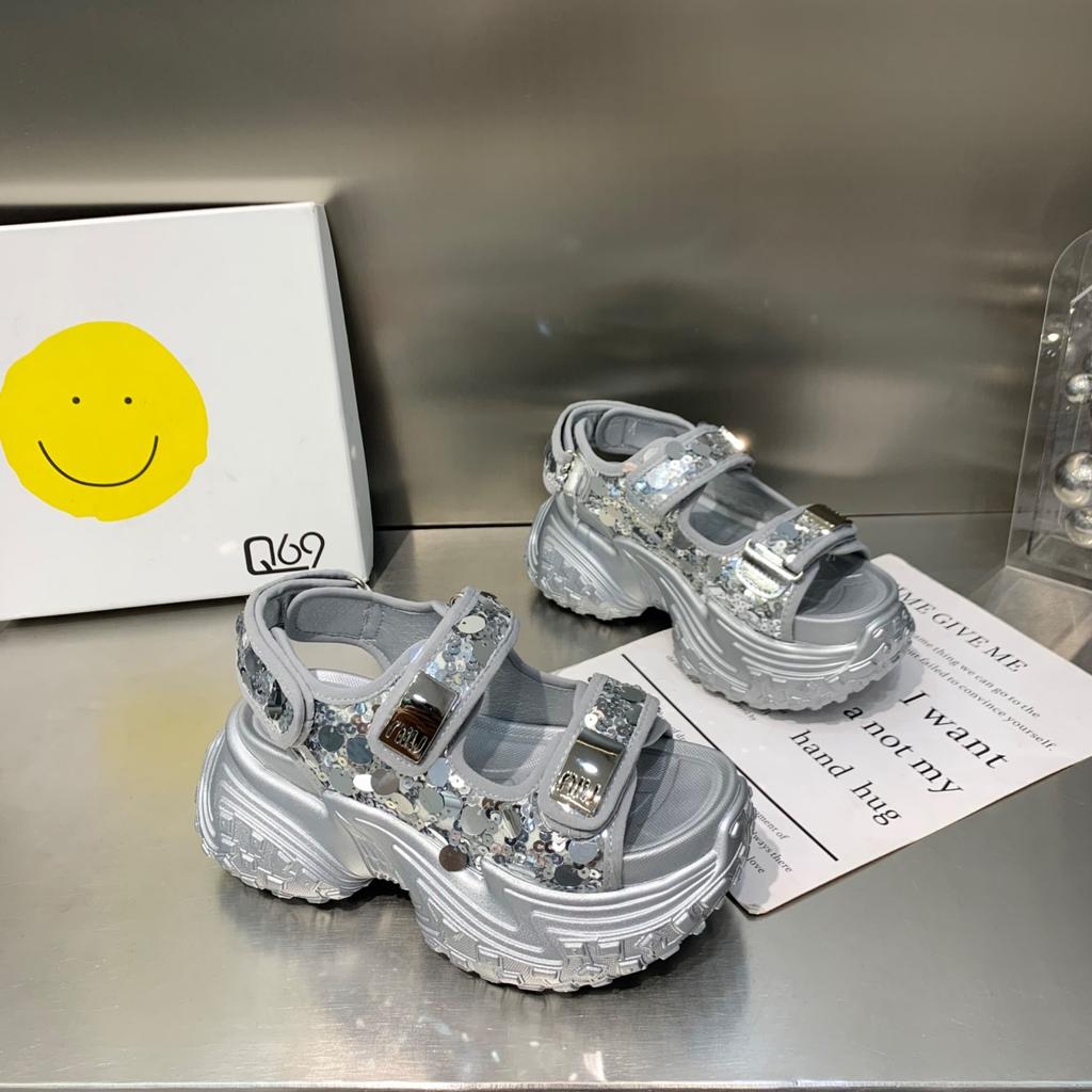 Sequined Beach Sandals Women's Summer Outer Wear New Year's New Rhinestone Thick-soled Muffin Durian Bottom Small Man Open Toe Cool