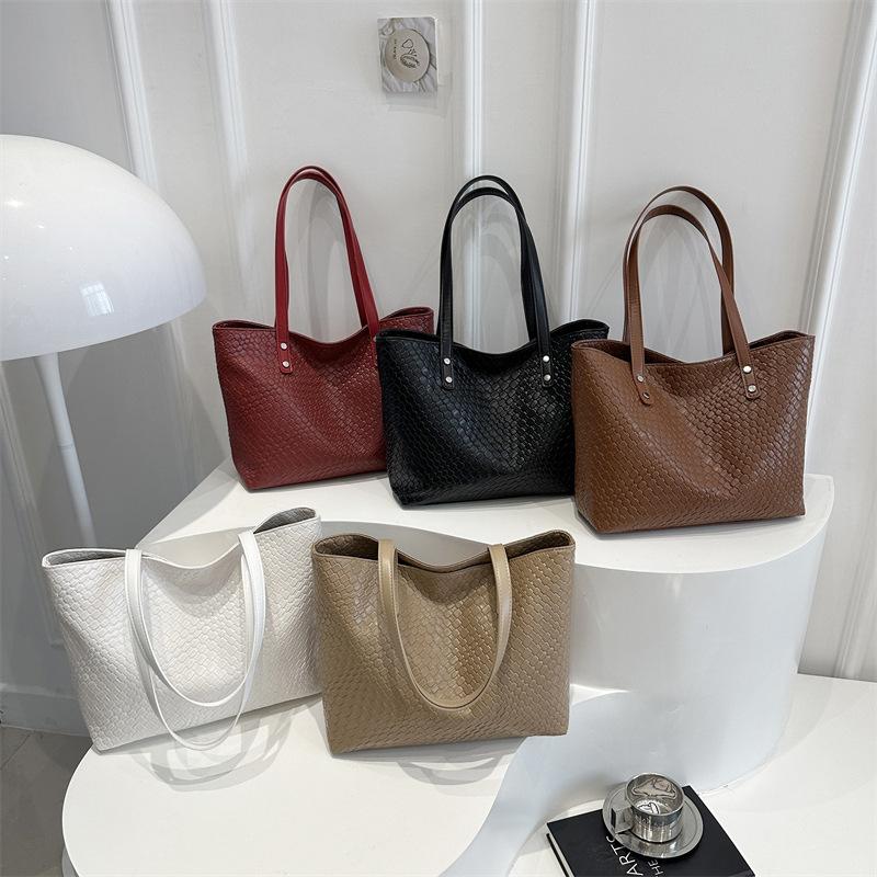 Módní retro taška s velkou kapacitou dámská 2025 nová jednoduchá ležérní přenosná nákupní taška trendy taška přes rameno do podpaží