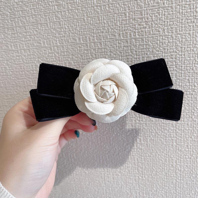 Elegant Camellia Bow Brooch - Retro Versatile Fashion Pin for Women