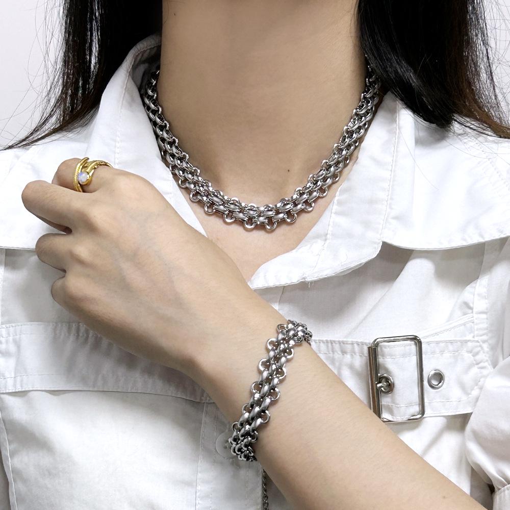 18K Goldplattierter Titanstahl Geflochtene Halskette Armband - Damen Cross-border Hip Hop Schlüsselbein Kette mit Vakuum Farbhaltigkeit