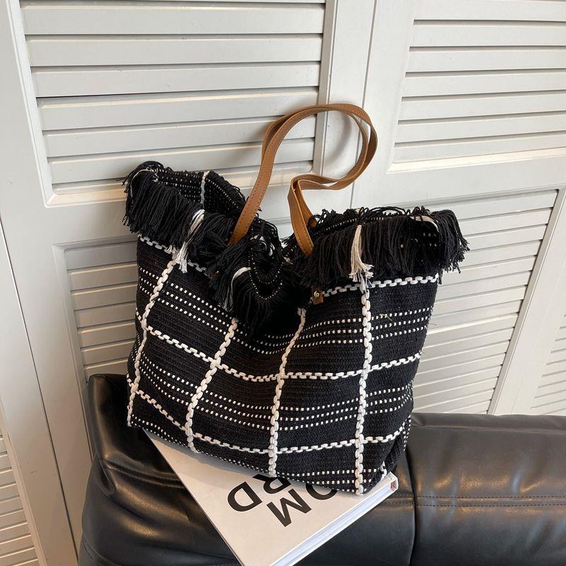 

Premium sense large capacity commuter tassel tote bag women 2025 new trendy niche canvas bag portable shoulder bag