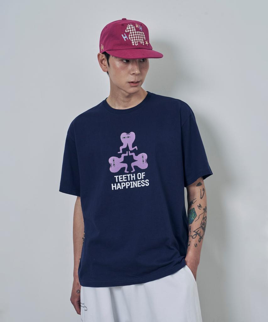 Lujeoseukeulleob Teeth Of Happiness Clover Logo Short Sleeve T-Shirt Navy