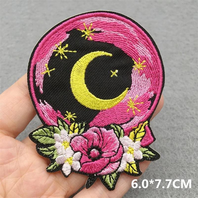 Love Nature Patch Magic Mushroom Embroidery Patches For Clothing Diy Iron-On Stickers Appliques Flowers Stripes