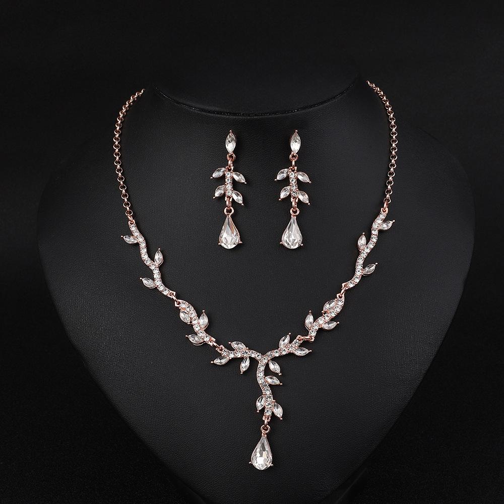 Elegant Women's Crystal Jewelry Set: Necklace, Earrings, Bracelet for Evening Dress