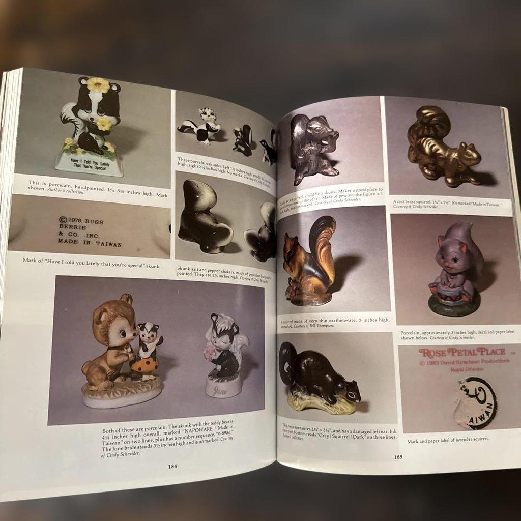 [USED] Animal Figures Ceramic Ornaments Retro Books