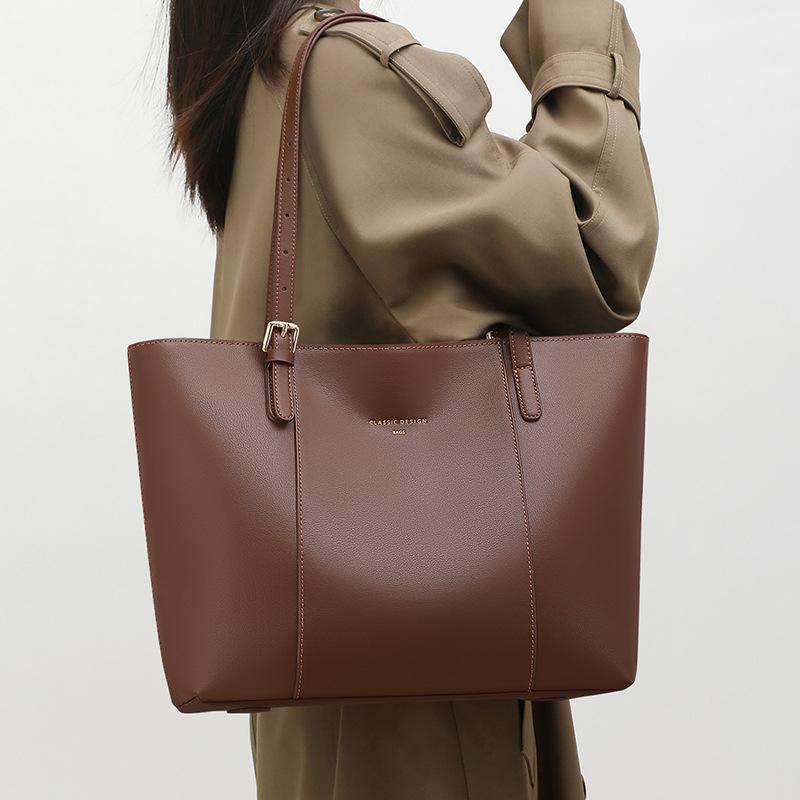

2025 New Women s Tote Bag Autumn Winter Fashion Versatile Underarm Bag Large Capacity Commuter Shoulder Bag коричневий