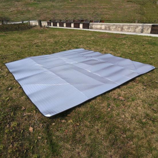 Aluminiumfolie Schaummatte Isolierende Campingmatte Reflektierende Wärme Feuchtigkeitsbeständig Wasserdicht Outdoor Picknickmatte EPE Innenraum Faltbar Handgepäck Doppelseitig