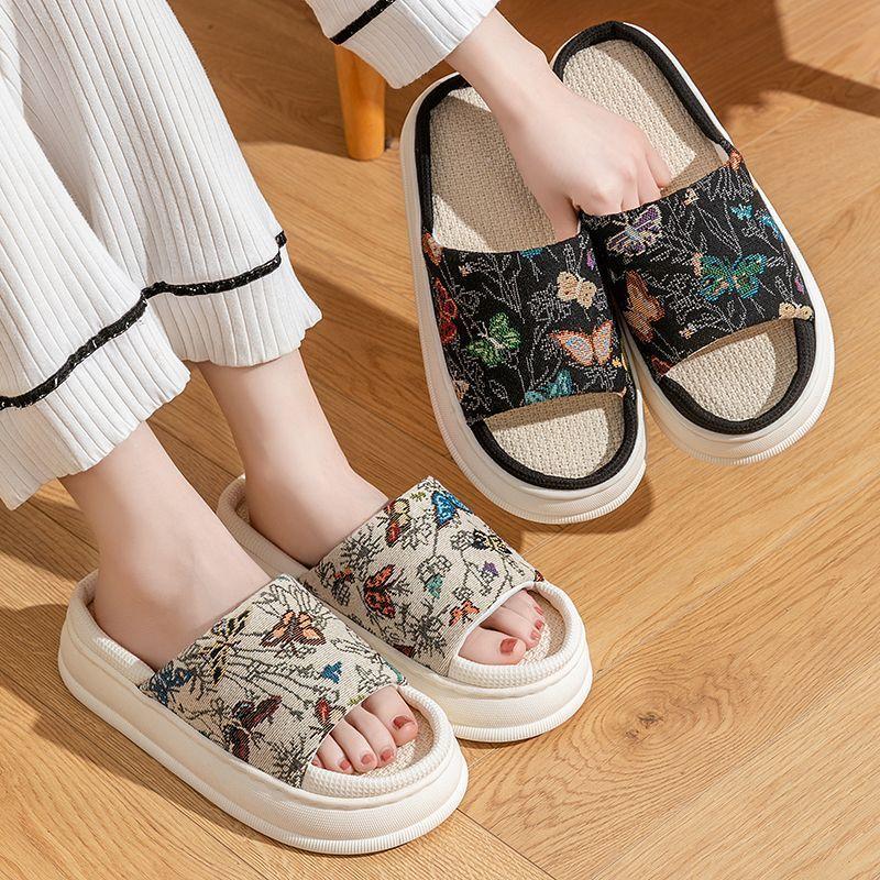 Fashion Home Women's Slippers and Ladies Sandals Soft Shoes Platform Slides Sabot House Cartoon Anime Living Room Kawaii Indoor Cute Eva