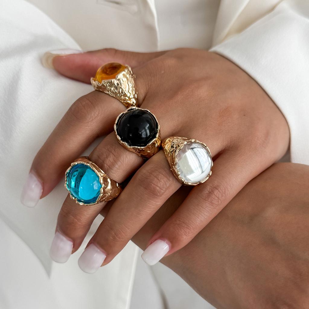 Luxury Style Colorful Acrylic Rhinestone Gem Ring Metallic Textured Pleated Open Band Ring For Women INS Daily Elegant Statement Hand Jewelry
