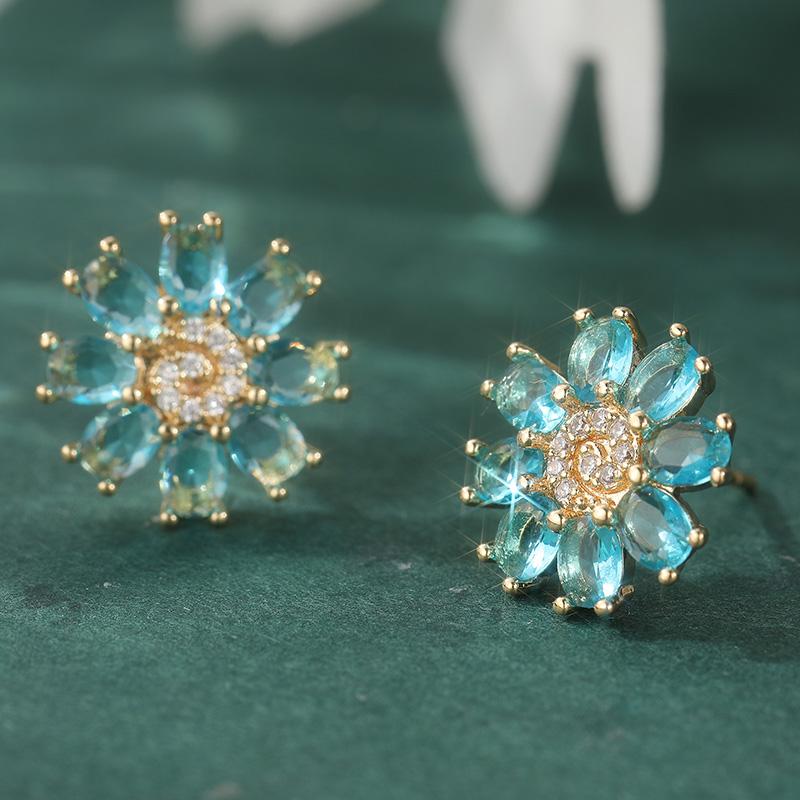 Daisy Pattern Synthetic Zirconia Stud Earrings for Women Exquisite Golden Plated Wedding Party Jewelry Accessories Gifts