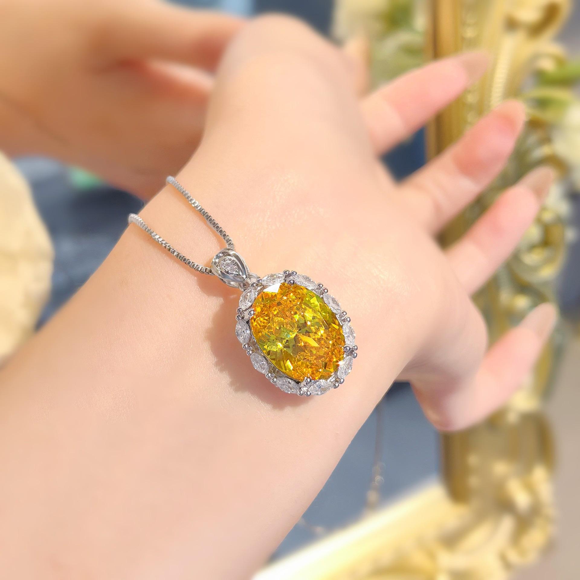 

Seiko Super Flash Pigeon Egg Yellowstone High Carbon Diamond Pendant Temperament Light Luxury High Sense Oval Necklace Women