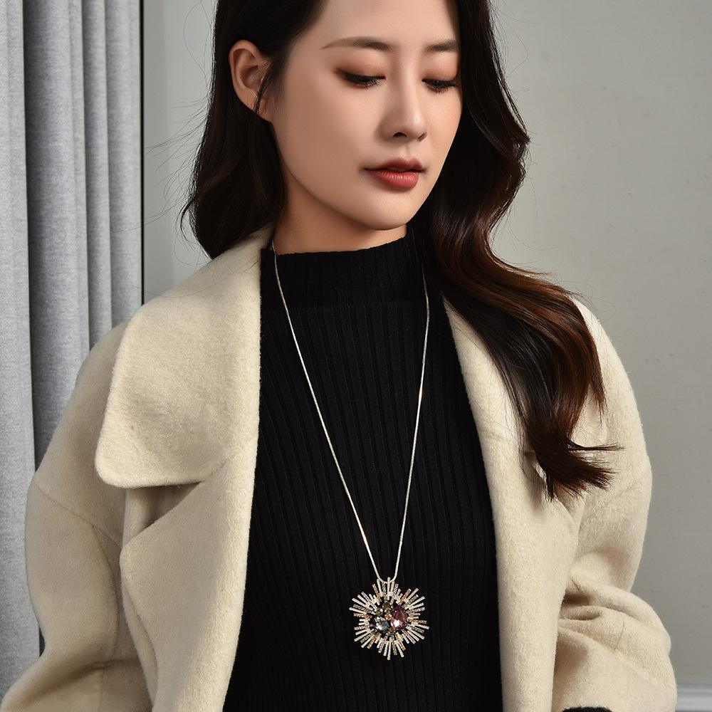 Autumn And Winter Long Necklace Women'S Fashion Versatile One Two-Wear Flower Crystal Sweater Chain Clothes Accessories