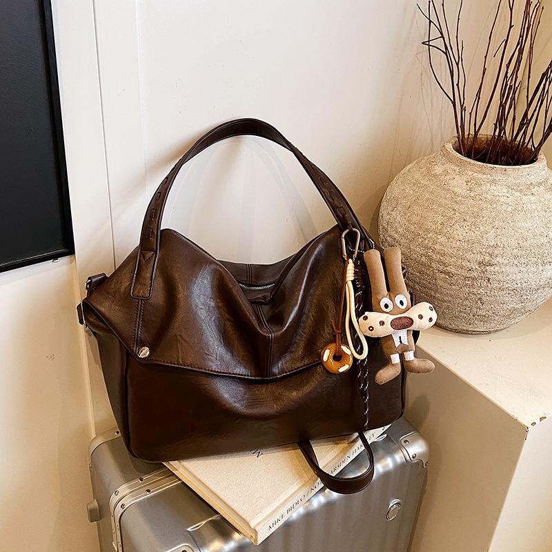 

2025 autumn new fashionable large-capacity shoulder large bag European and American soft leather tote bag simple casual women s bag no pendant