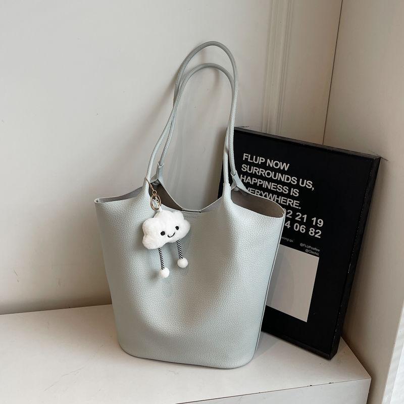 Casual and Versatile Tote Bucket Bag Women's 2025 New Spring and Summer Large Capacity Commuter Shoulder Bag Student Class Bag
