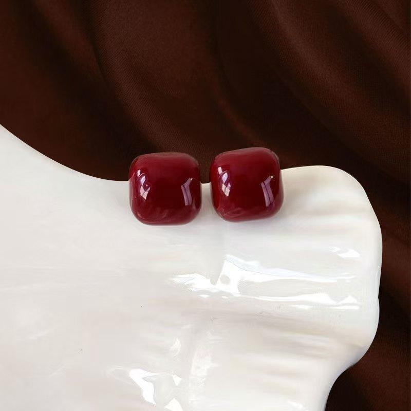 

Vintage Creativity Red Love Heart Stud Earrings for Women 2025 Korean New Fashion Charm Zircon Valentine s Gift Wholesale