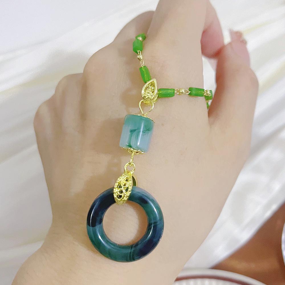 Retro Ping'an Knot Necklace for Women: Fashionable Clavicle Chain with Imitation Jadeite Pendant