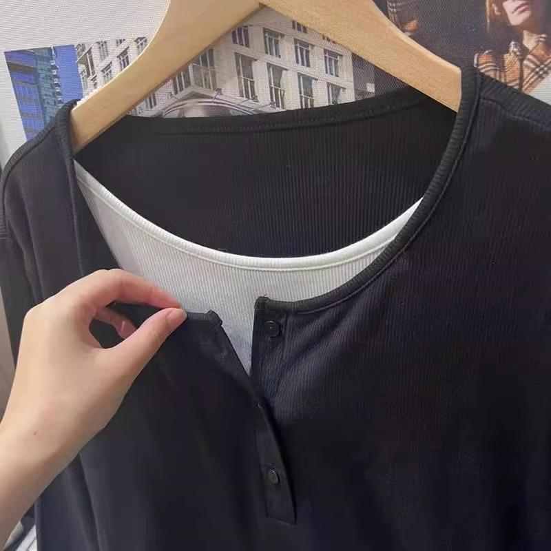 Falešné dvoudílné triko malořadé dámské s dlouhým rukávem raný podzimní design výklenek kontrastní barvy volný top se spodním tričkem