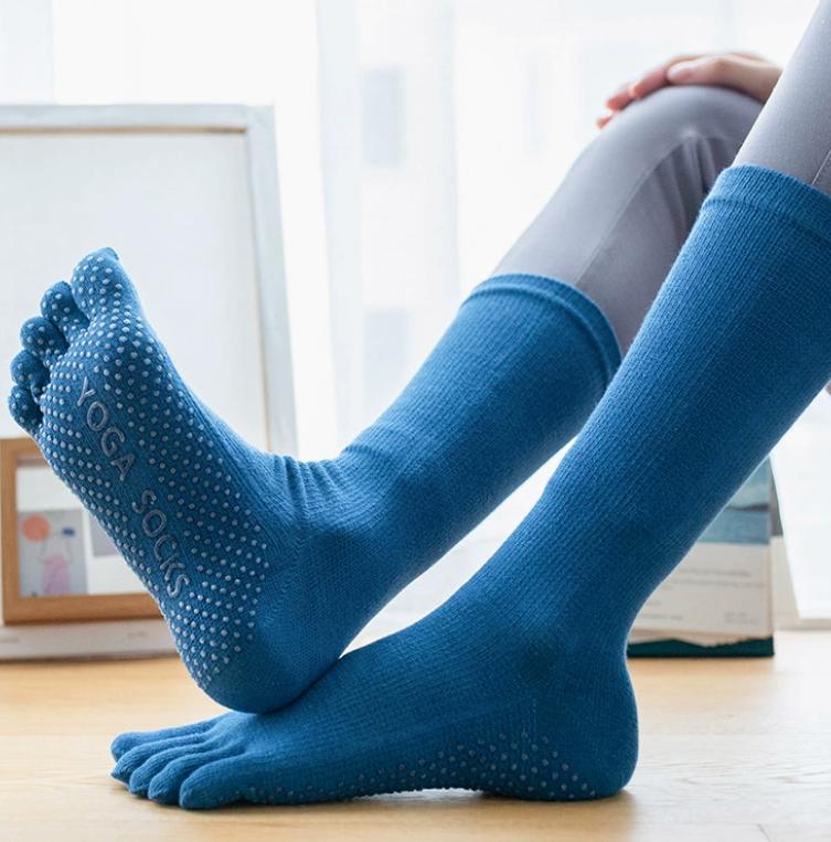 Women 's Compression Pink Five-finger Yoga Socks for Pilates Sporty Anti-Slip Cotton 5-Toe Mid Socks Custom Logo