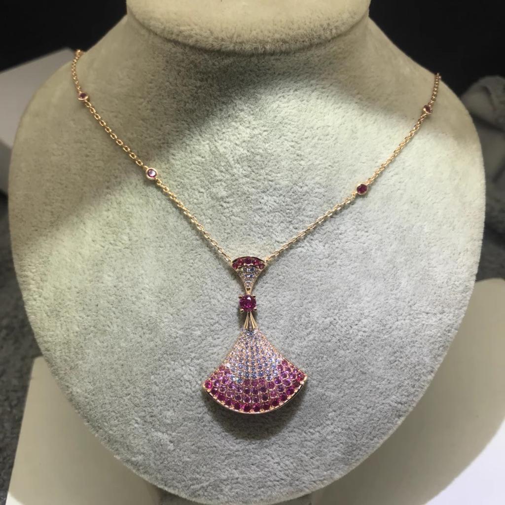 Fächerförmige Halskette, Schlüsselbein-Kette, Damen-Leichtluxus-Doppelrock, große weiße Schachbrettblume, exquisites und schlichtes Temperament,