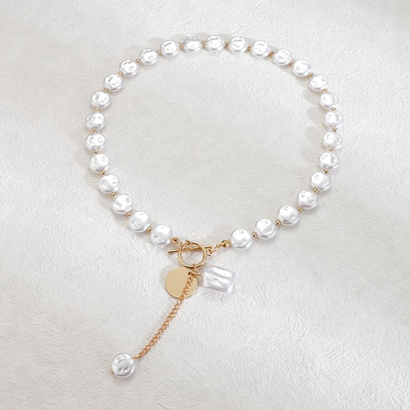 Einfache einlagige Barock-Imitation Flachperlen Halskette, kalter Wind Fransen Pulloverkette