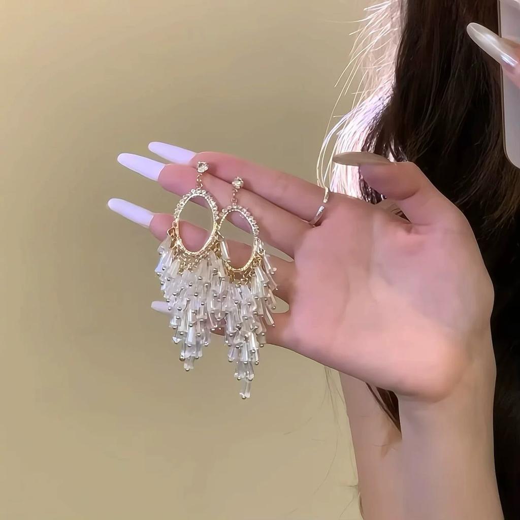 Light Luxury and High-end Sense Exaggerated Fringed Earrings Women's Long Fashion Stud Earrings Temperament Atmospheric Earrings New Explosion