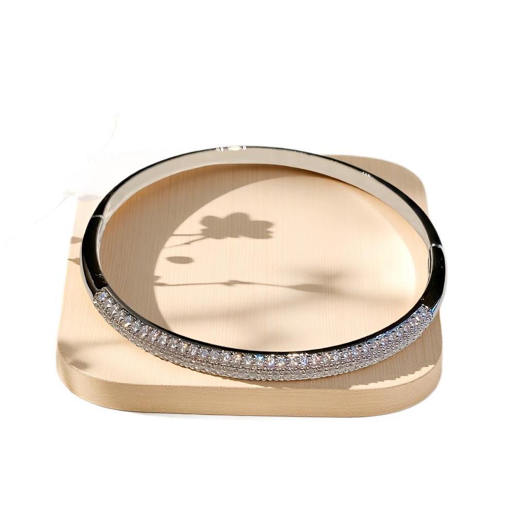 Luxurious Zirconia Crystal Bracelet: Shiny, High-End, Versatile, and Stylish Hand Jewelry