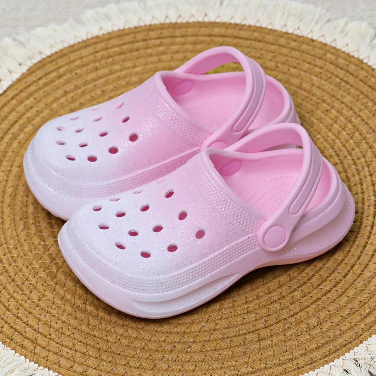 

Sparkling children s clogs, comfortable and beautiful, lightweight and non-slip, suitable for both outdoor and indoor use. 168 24