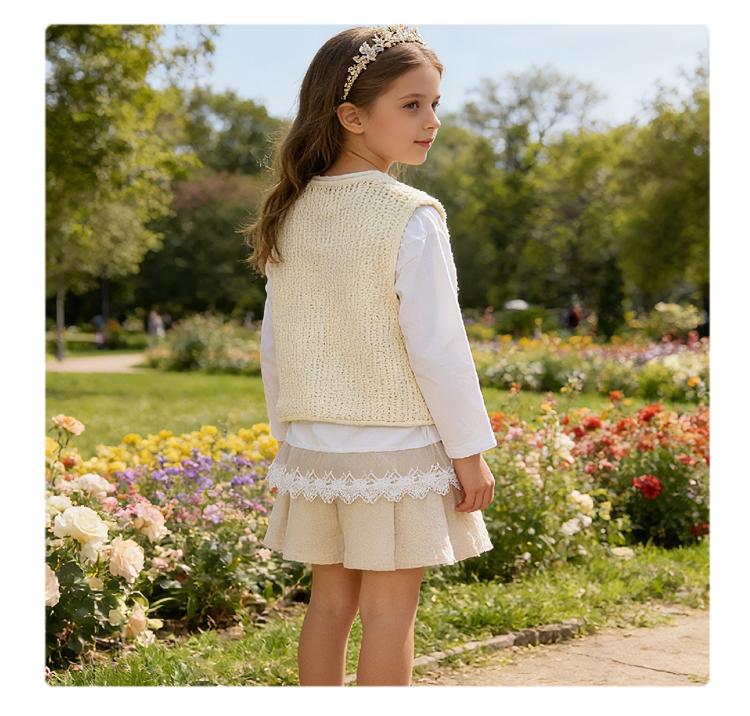 Girl's round neck sleeveless spring and autumn, comfortable, refreshing and cute vest for middle-aged children