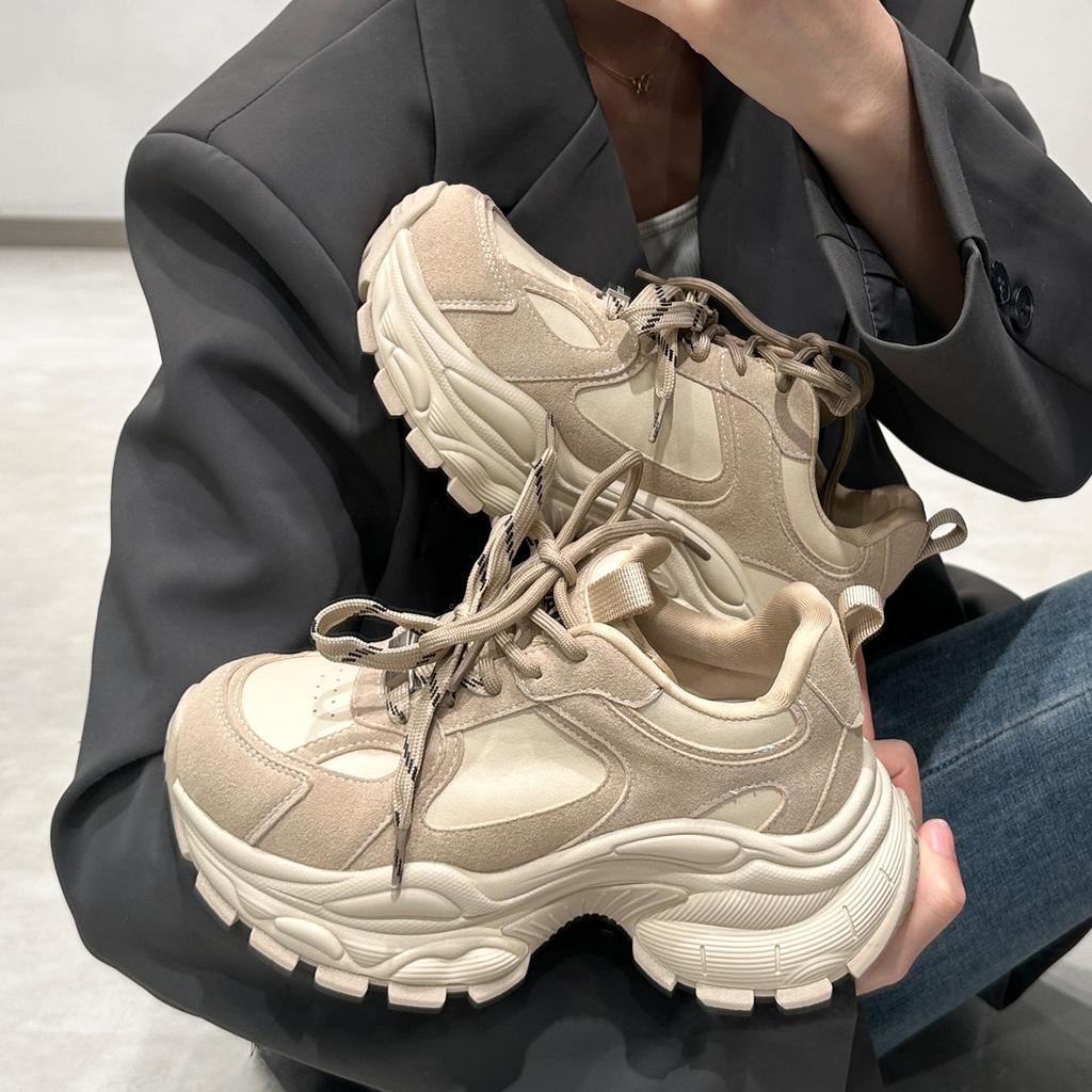 Schuhe mit geringer Höhenzunahme, dicksohlige, leichte Damenschuhe, neue, vielseitige, lässige Leder-Schnür-Sportschuhe, kleine weiße Schuhe