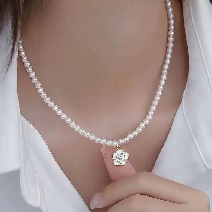 Women's Small Fragrant Style Light Luxury Collarbone Necklace