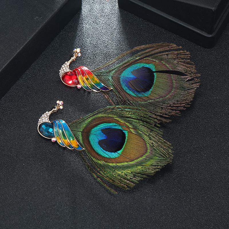 Trendy Temperament Elegant Peacock Feather Brooch Women's High-end Crystal Pin Brooch Shawl Buckle Suit Coat Accessories