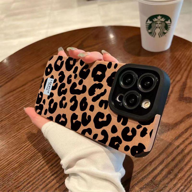 The new leopard print spots are suitable for Apple 17Pro's new 15 flip fur iPhon16promax anti-drop fine hole shell.
