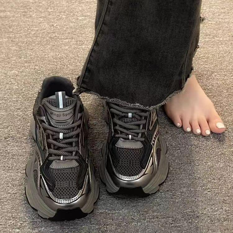 Retro student lightweight heightening platform sports shoes women's 2025 summer new Hong Kong style showing feet small casual dad shoes