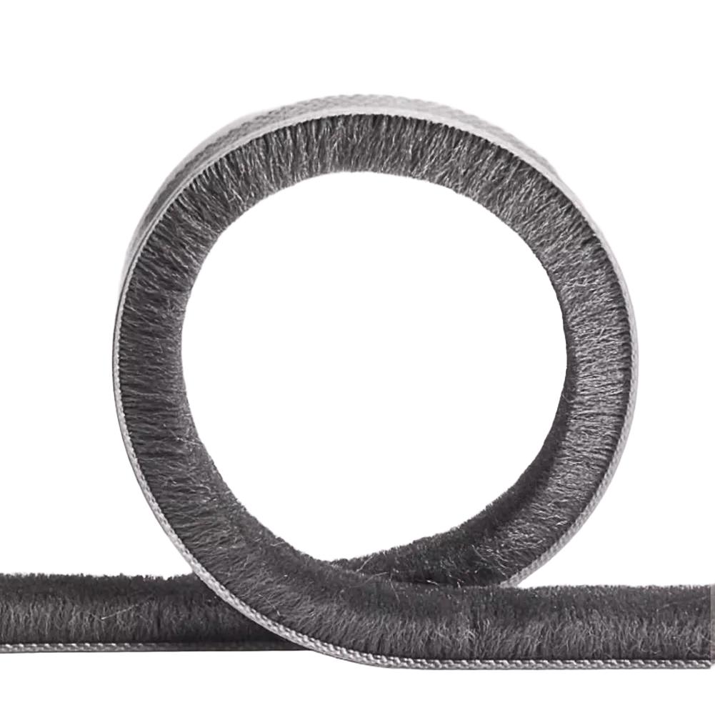 Spodní těsnící lišta ke dveřím Poddveřní zarážka proti průvanu Těsnící lišta do spodní spáry dveří Kartáč Počasí těsnění Proti chladu Blokátor mezer Kování