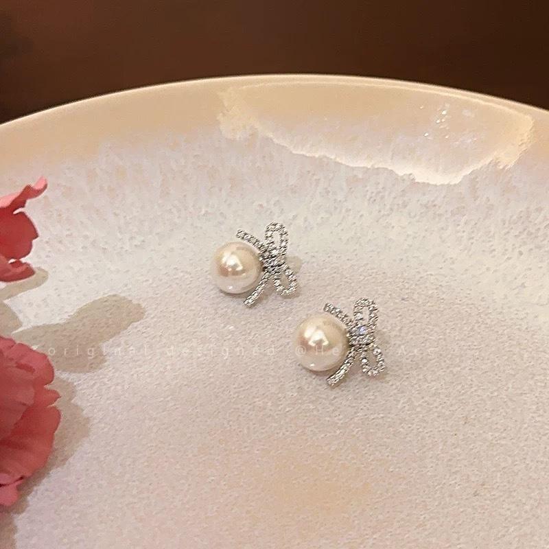 Summer high-end bow pearl earrings fashionable and exquisite Shijia pearl stud earrings light luxury niche unique earrings