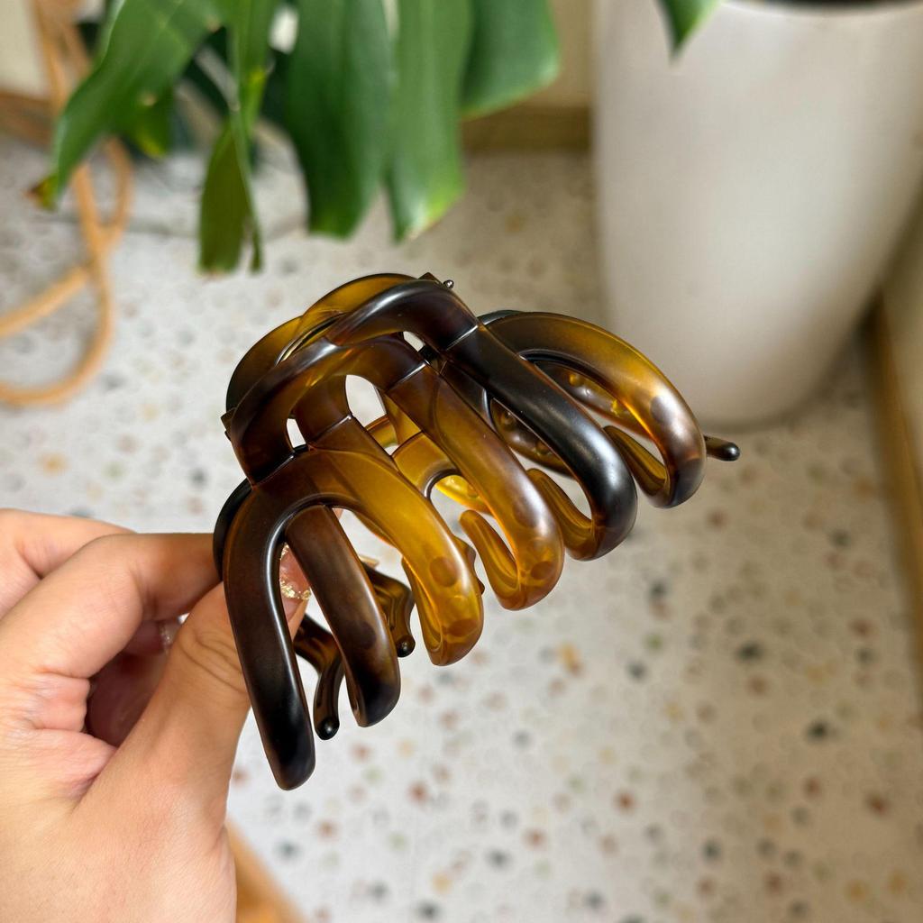 Large Super Grip Pumpkin Claw Clip for Thick Hair - Shark Style Updo Hair Clip 2025