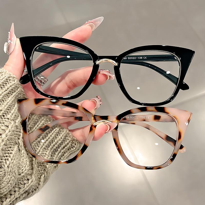 Ultra-light and Fashionable Large-framed Cat-eye Anti-blue Light Glasses Are Simple and Versatile Sunglasses for Shooting