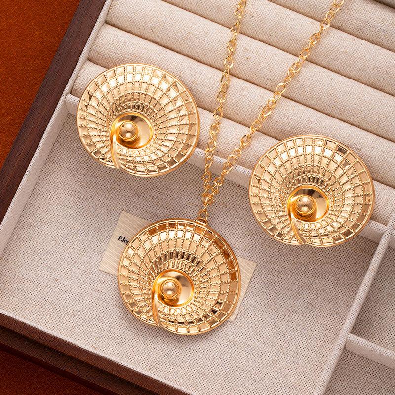 Wind Fashion Flower Earrings Necklace Set Women'S Light Luxury Personality Exaggerated Sun Flower Stud Earrings Collarbone Chain