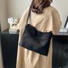 Korean Version Ins Winter Trend Personalized Large-capacity Tote Bag Niche Retro Suede Texture Shoulder Messenger Bag