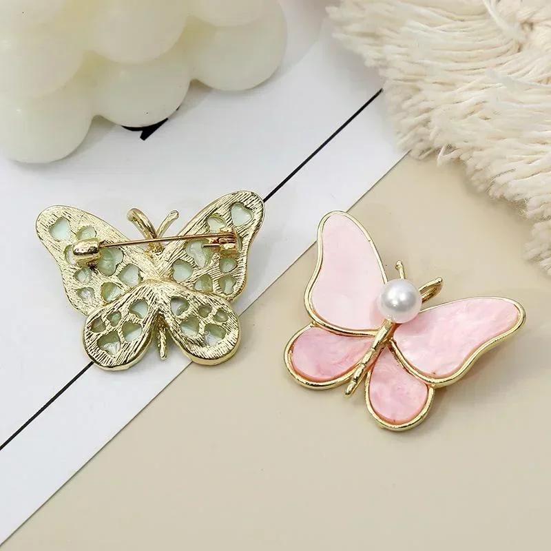 Mode Femme Cadeaux Créatifs Accessoires Vêtements Polyvalents Tempérament Broche Papillon Blanc Perle Broches Anti Éblouissement Décor