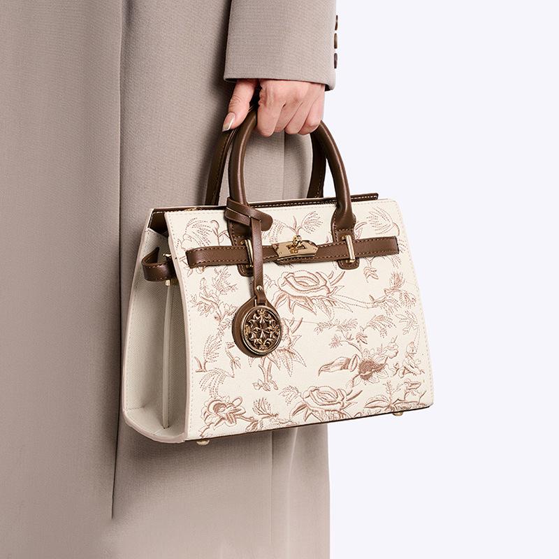 Spring And Summer New Chinese-Style Portable Underarm Solid Color Shoulder Messenger Bag, Advanced Texture Splicing Women'S Bag