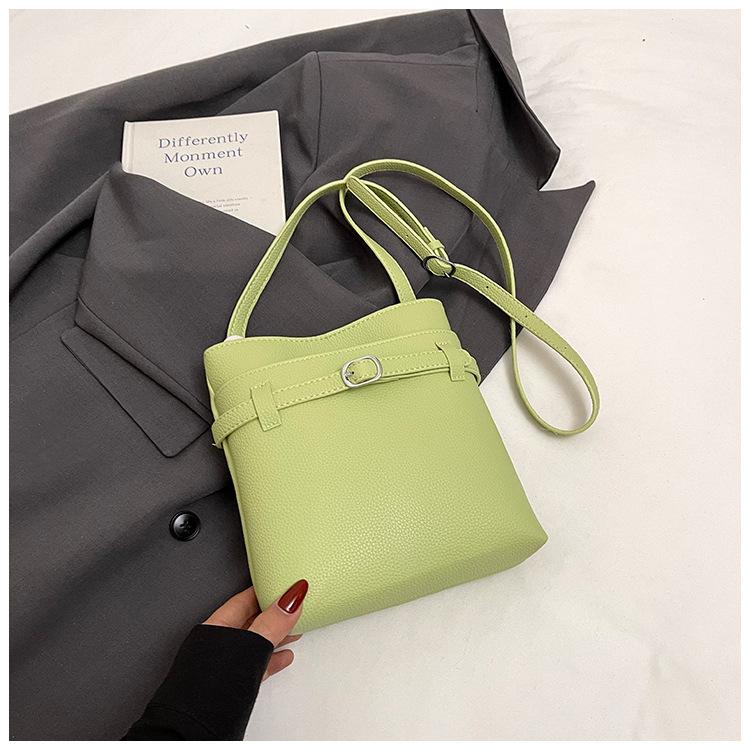 Versatile commuter lychee pattern bucket bag women's spring summer new commuter shoulder messenger mobile phone bag tide