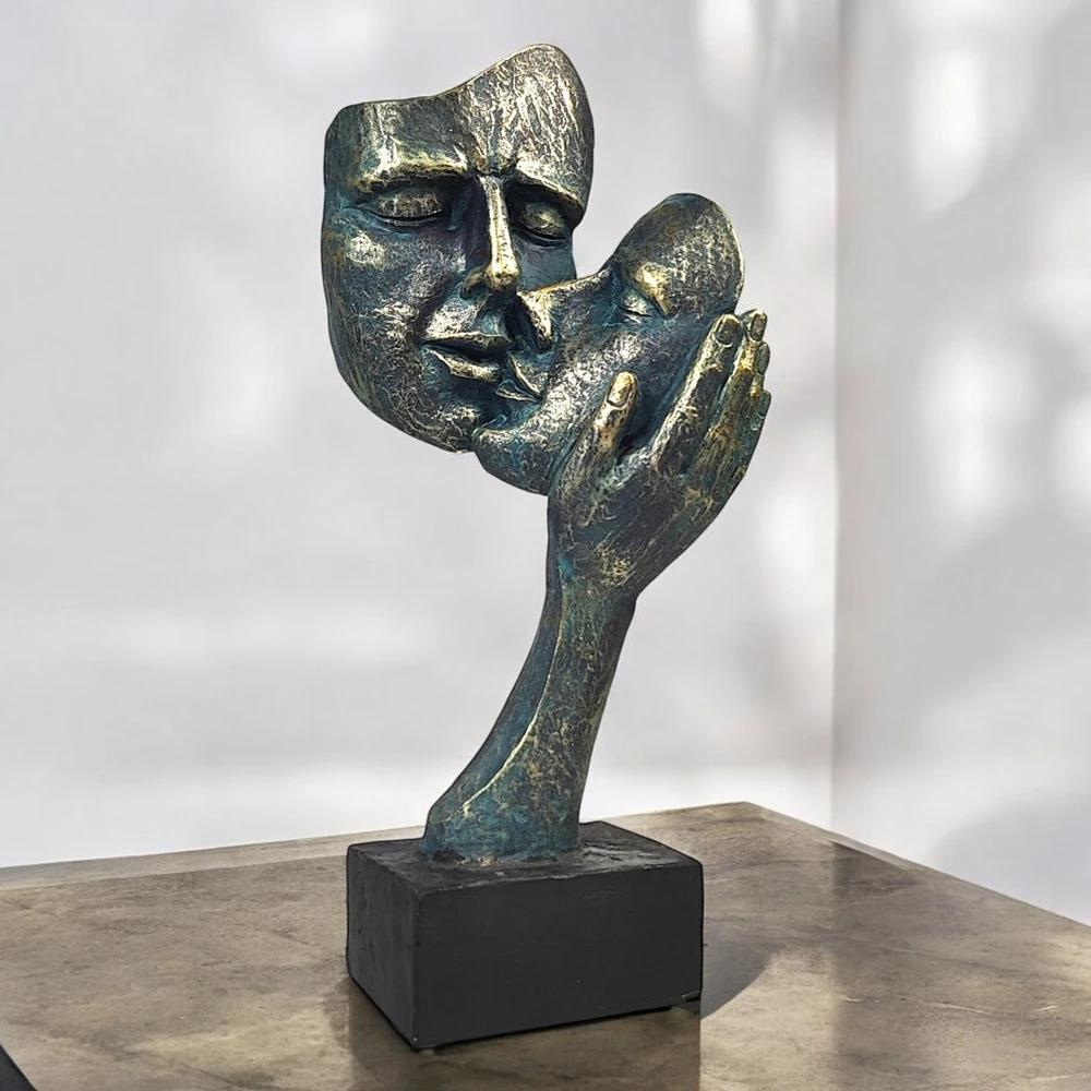 Modern Decorative Figurine - Decorative Sculpture Faces in Hand