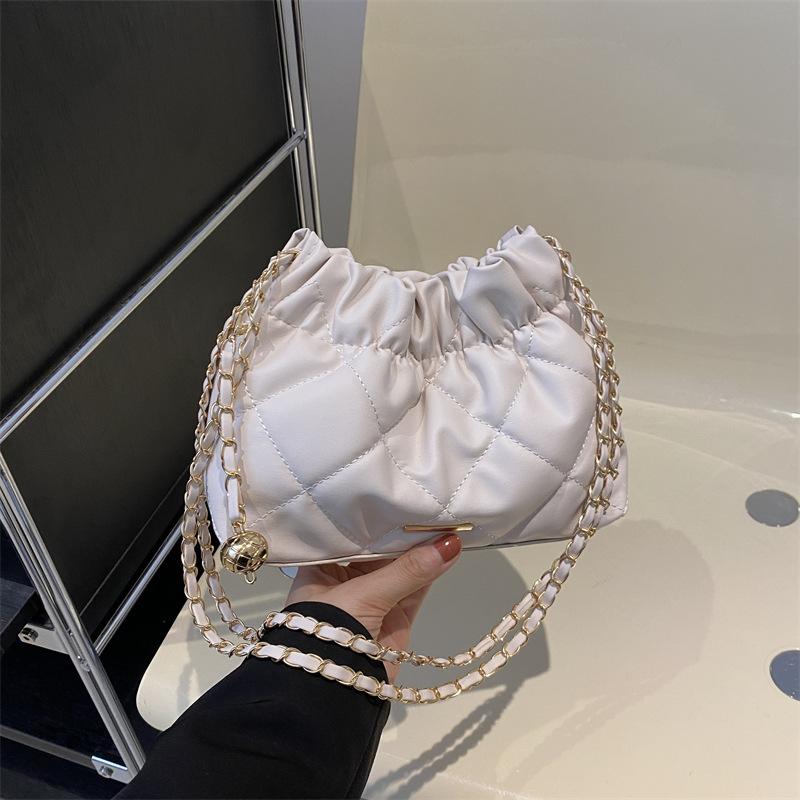 

Модная женская сумка-цепочка Xiaoxiangfeng с бриллиантами 2024 года, новая нишевая простая сумка-ведро, универсальная сумка-мессенджер через плечо белый