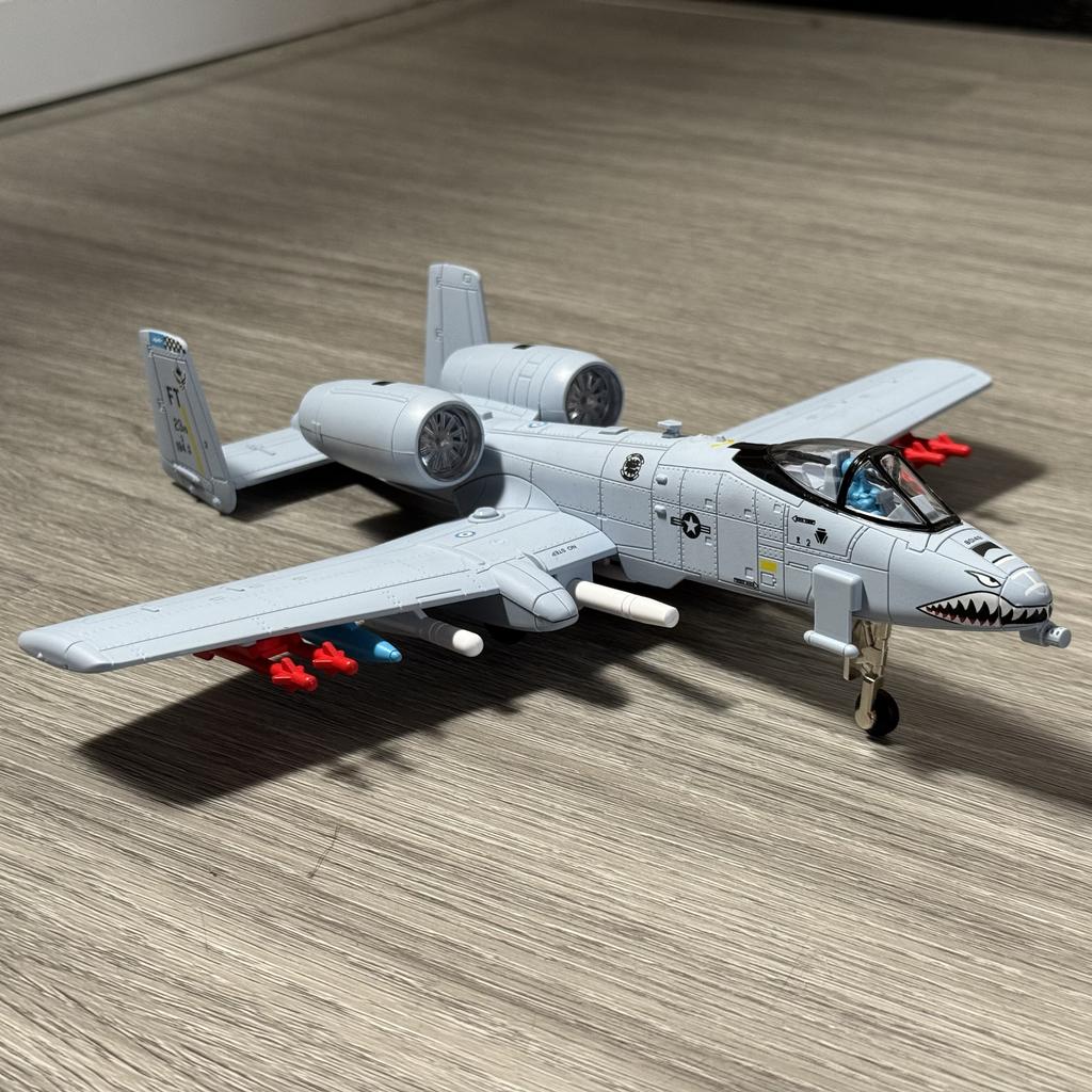1/62 A-10 Thunderbolt II Warthog Samolot Metalowy Odlewany Ciśnieniowo Model Samolotu Kolekcjonerski Ozdoby dla Miłośników z Dźwiękiem i Światłem Chłopcy