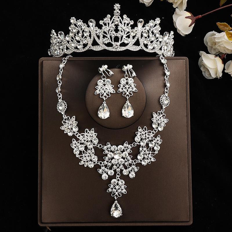 Ensemble Nuptial Féerique: Couronne, Collier & Boucles d'oreilles – Parfait pour un Mariage ou un Anniversaire
