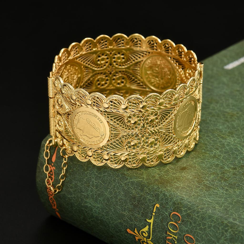 Bracelet de mariée algérienne Bijoux avec motif de pièce de monnaie graphique Napoléon Finement sculpté, Un accessoire de poignet pour robe de mariée corsage