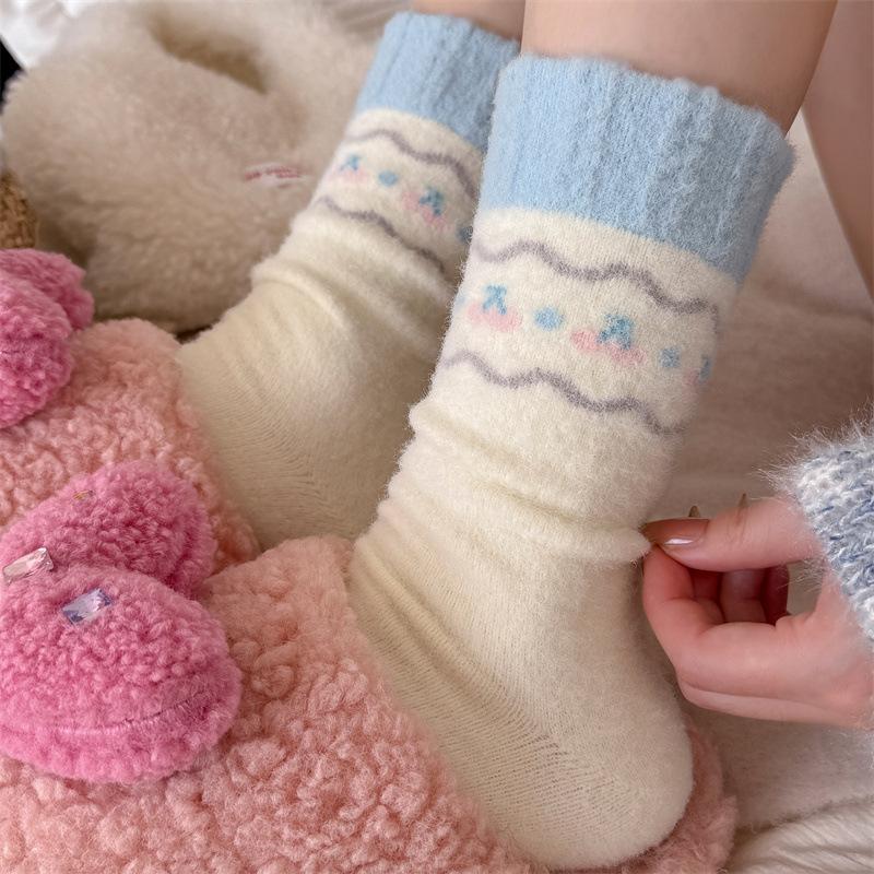 Autumn and Winter Australian Velvet Female Cartoon Dog Heart-shaped Pile Socks, Thickened Warm and Cute Home Floor Sleeping Socks for Winter